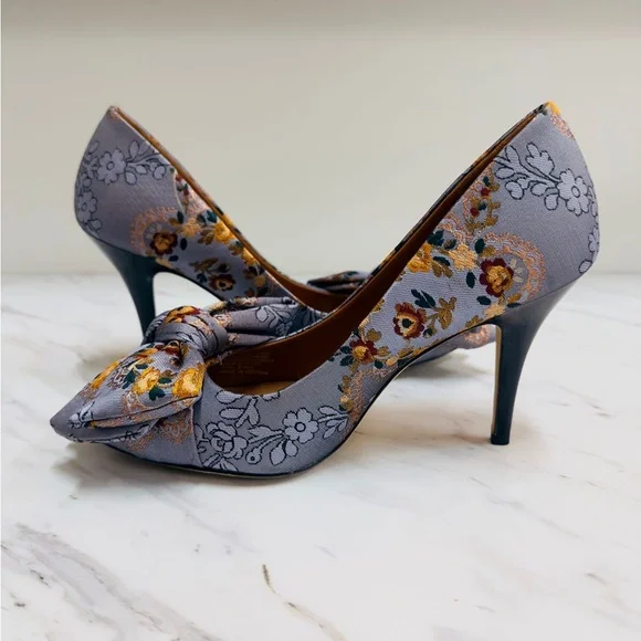 Tory Burch Floral Bow Heels in Gray and Yellow - Picture 8 of 11